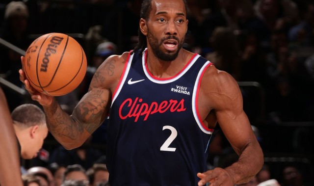 小卡因伤出战成疑！踩球迷脚受伤一幕曝光：与11月伤的是同一只脚